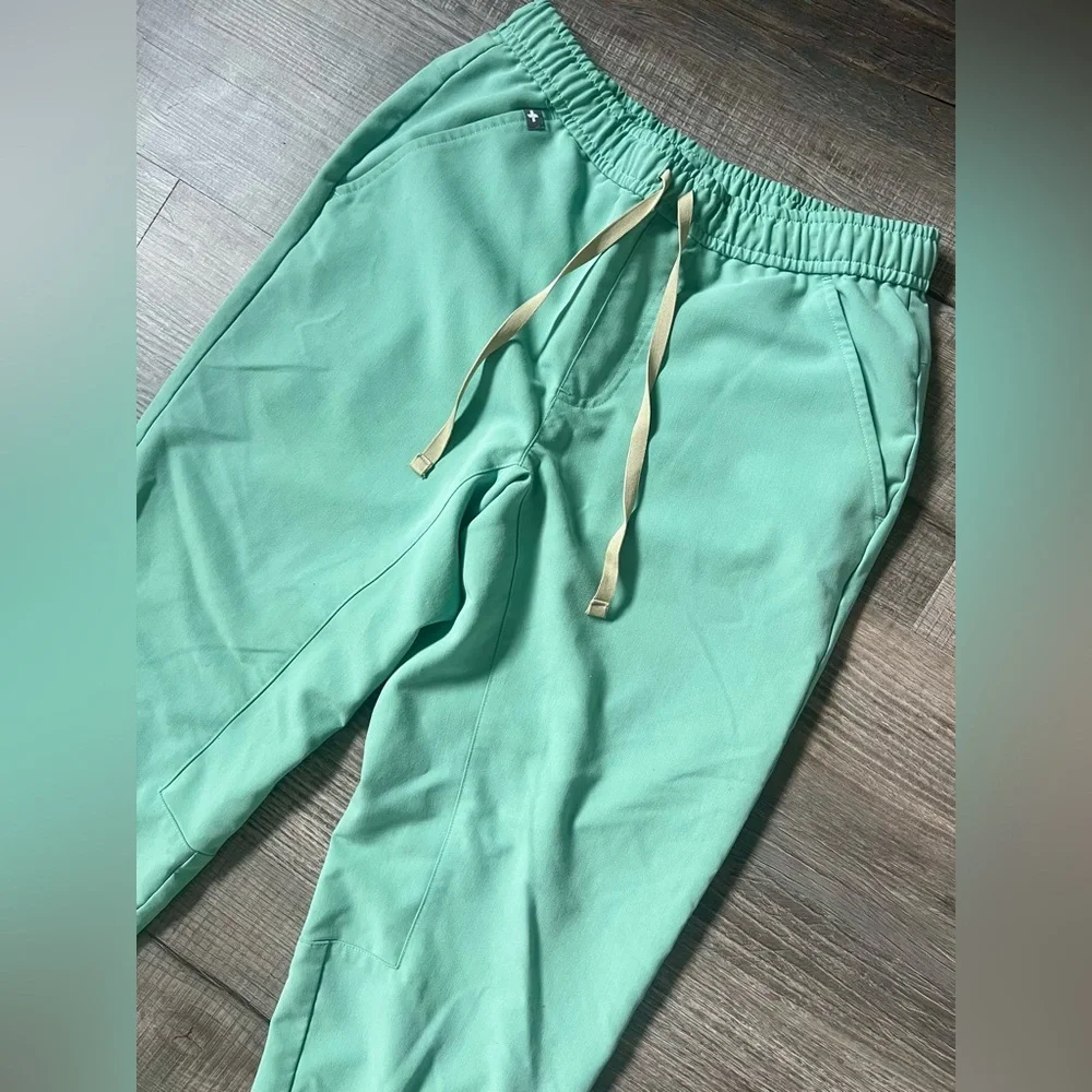 FIGS Tansen Jogger Scrub Pants Jade Small Green Seafoam Mint Doctor Nurse
